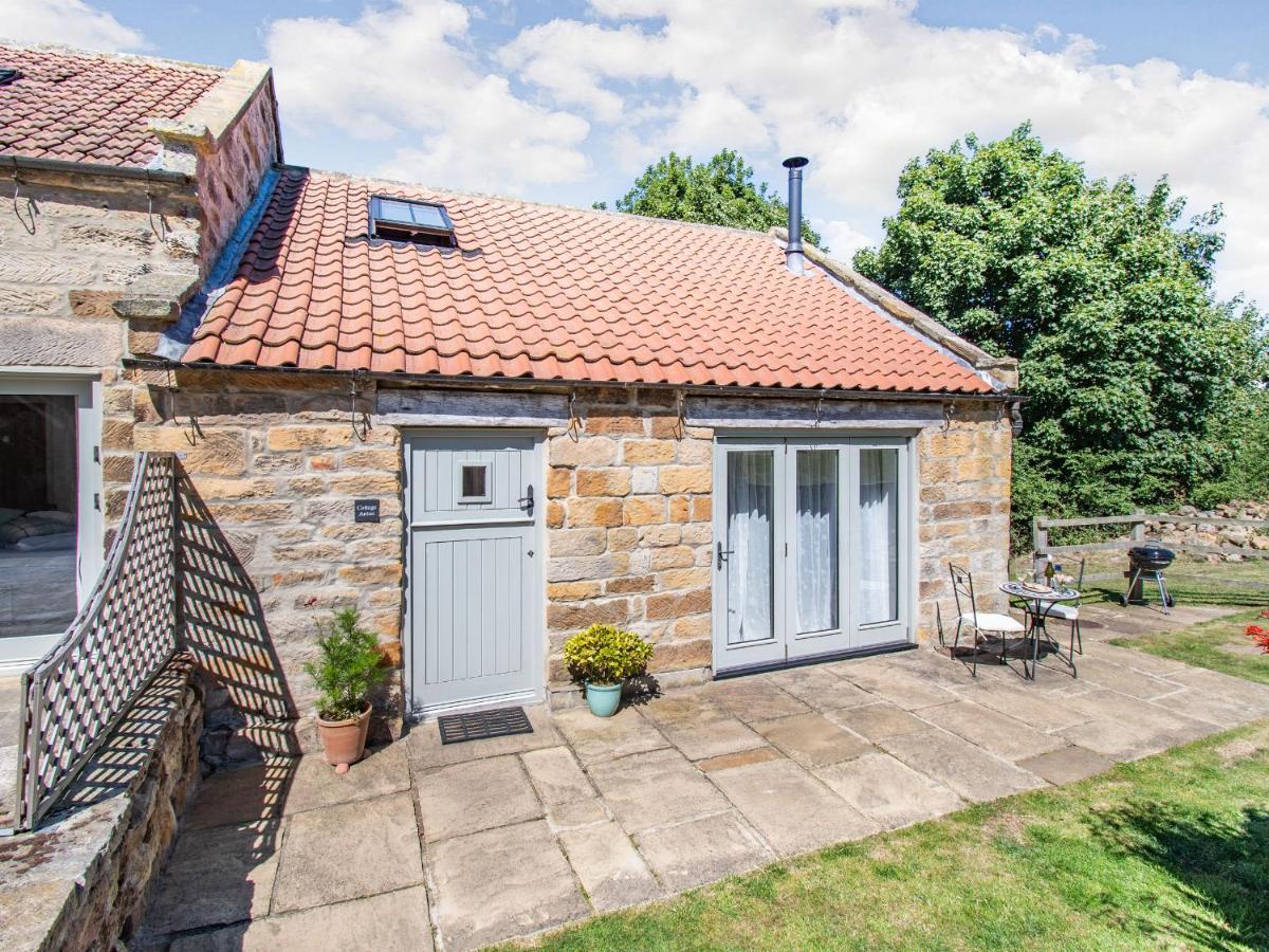 Cottage Anton Fylingdales Екстериор снимка