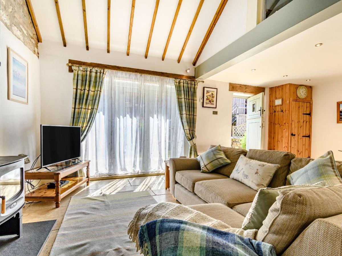 Cottage Anton Fylingdales Екстериор снимка