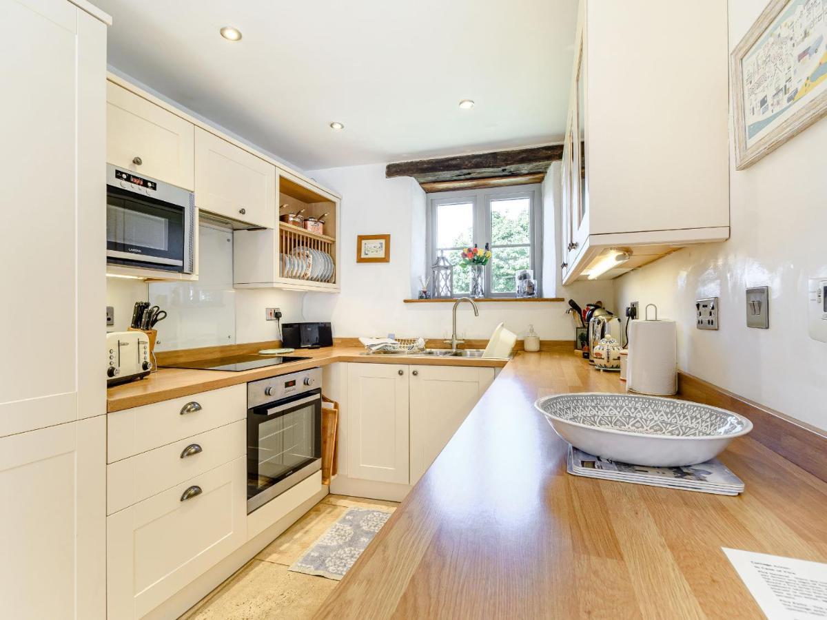 Cottage Anton Fylingdales Екстериор снимка